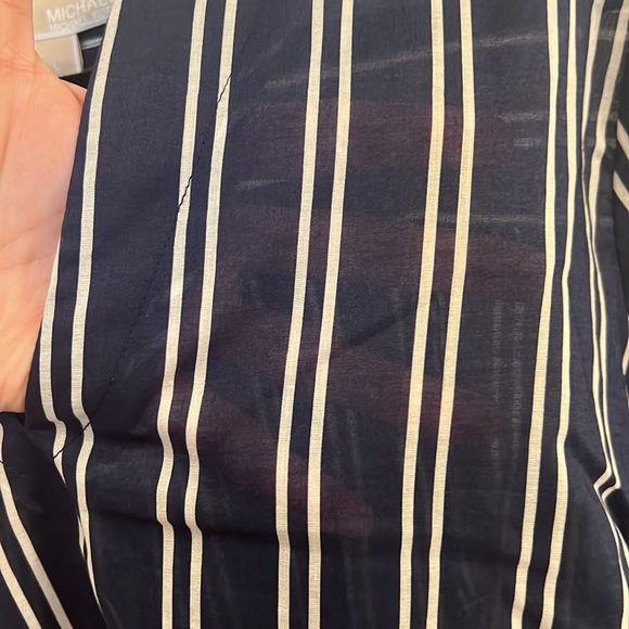 Michael by Michael Kors NWT size L navy and white strip v neck top w tie sleeve - Picture 8 of 8